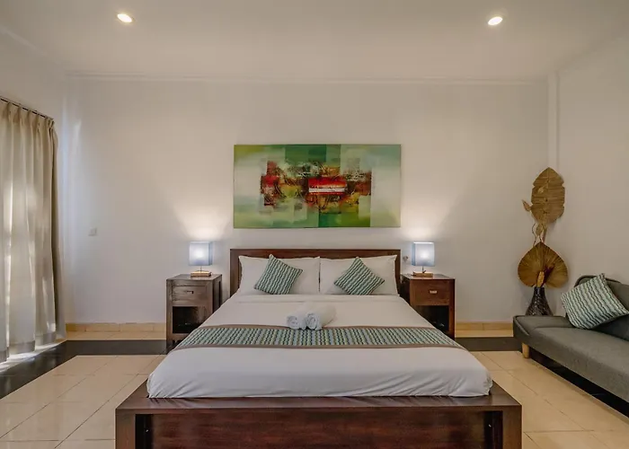 Alleira - 5 Bedroom In Centre Location Of Villa Seminyak