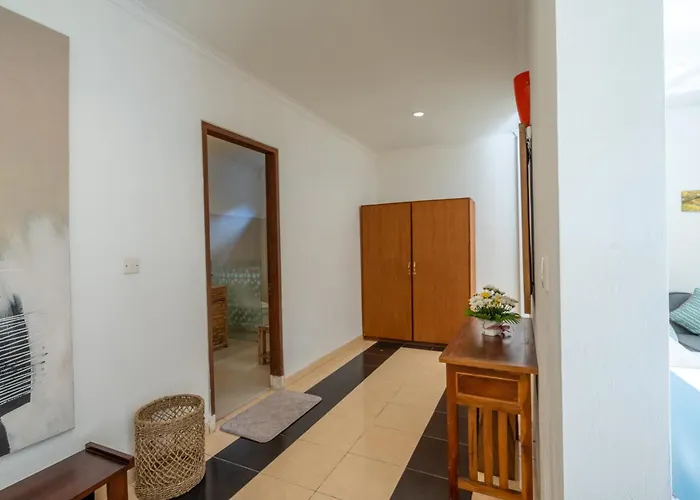 Villa Alleira - 5 Bedroom In Centre Location Of *
