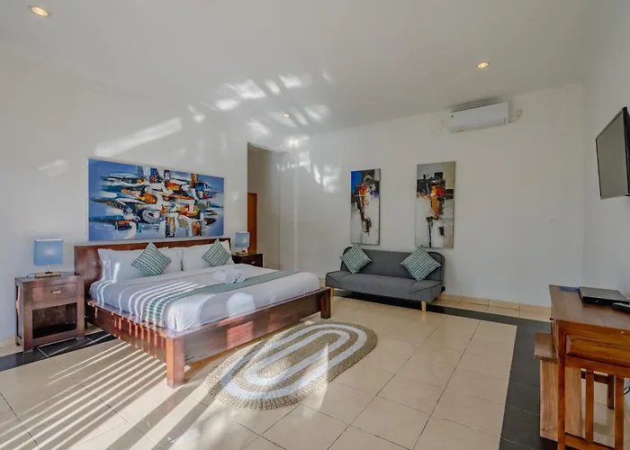 Alleira - 5 Bedroom In Centre Location Of Villa Seminyak