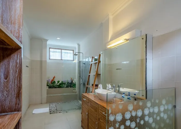 Alleira - 5 Bedroom In Centre Location Of Seminyak